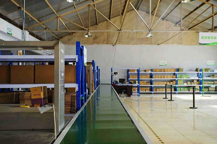 333tiyuAGV无人叉车运行效率高、准确性高